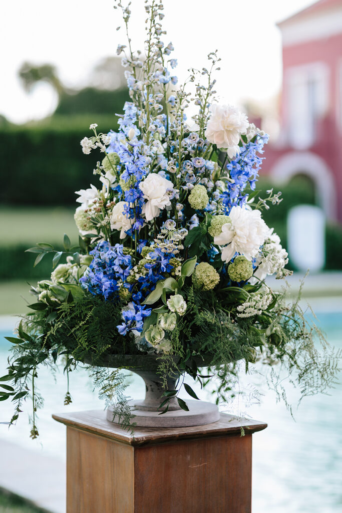 Luxury wedding in Portugal Castle TheWeddingco and Alice Floral Design