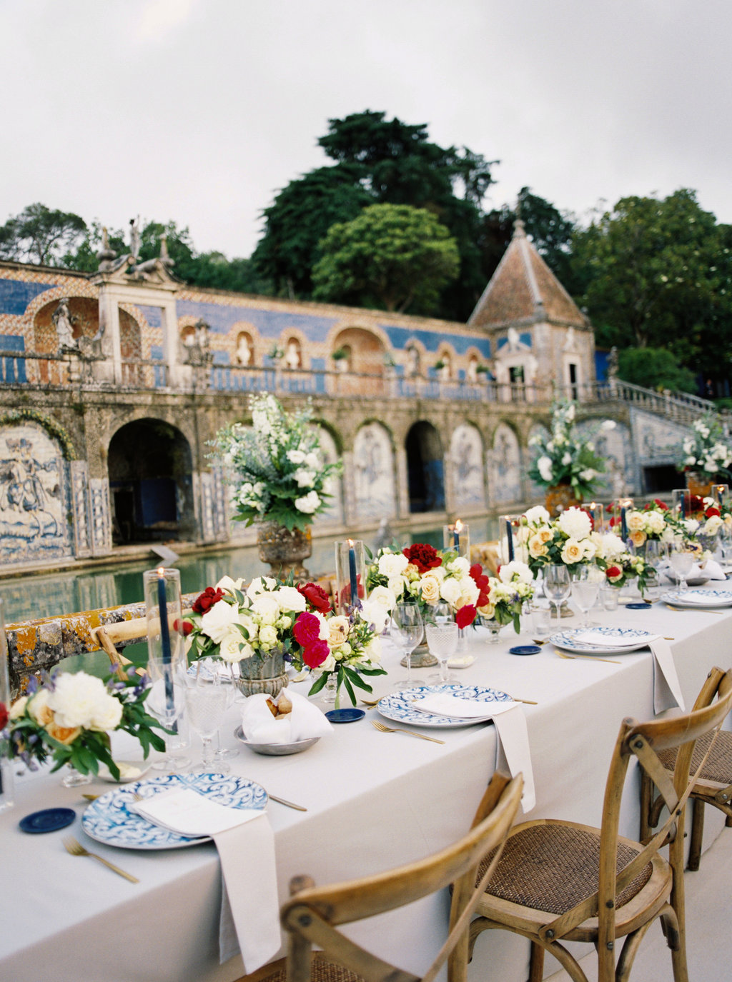 Luxury wedding in Portugal Castle TheWeddingco and Alice Floral Design